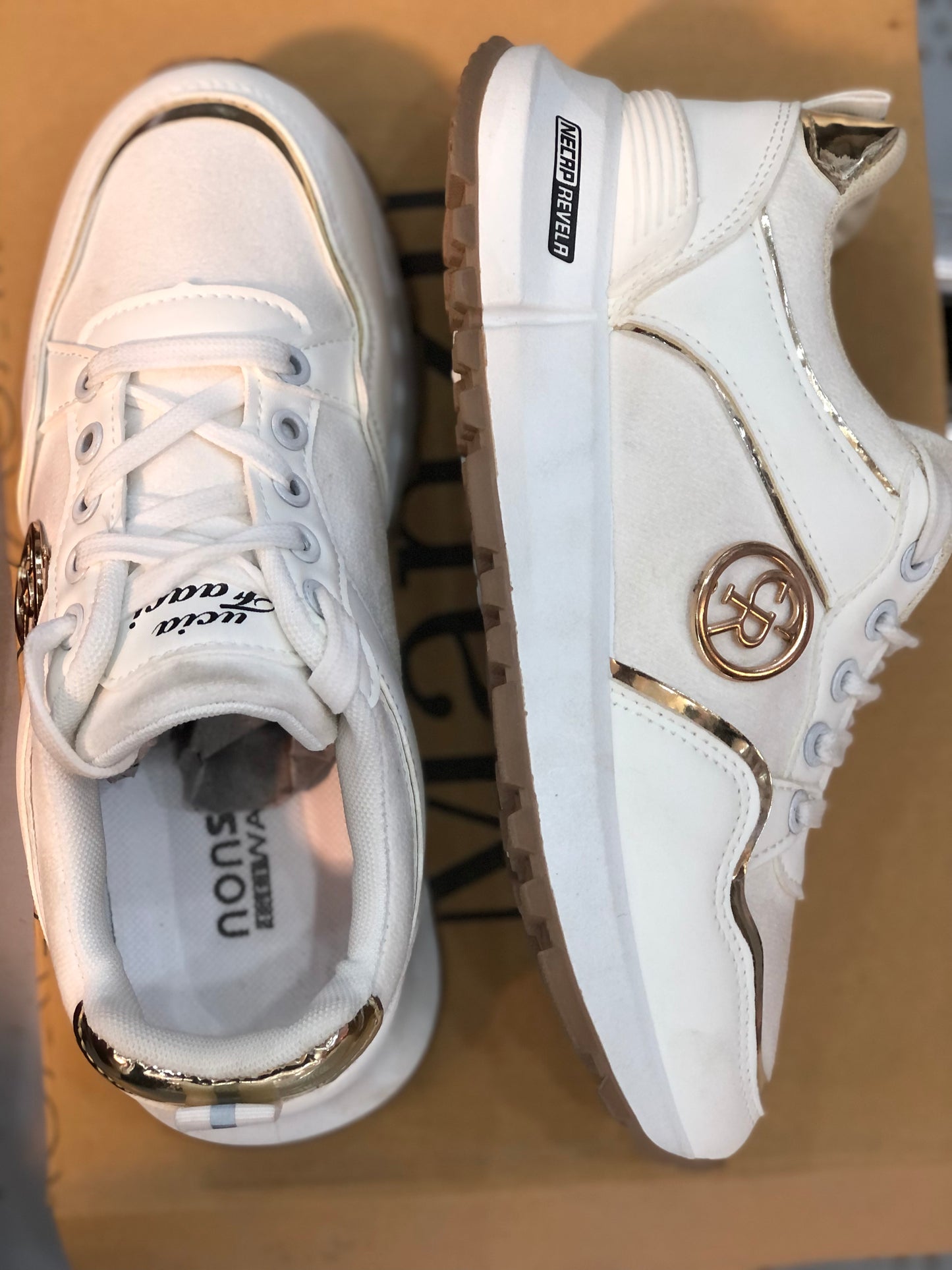 White Sneakers | Trendy & Fashionable Sneakers