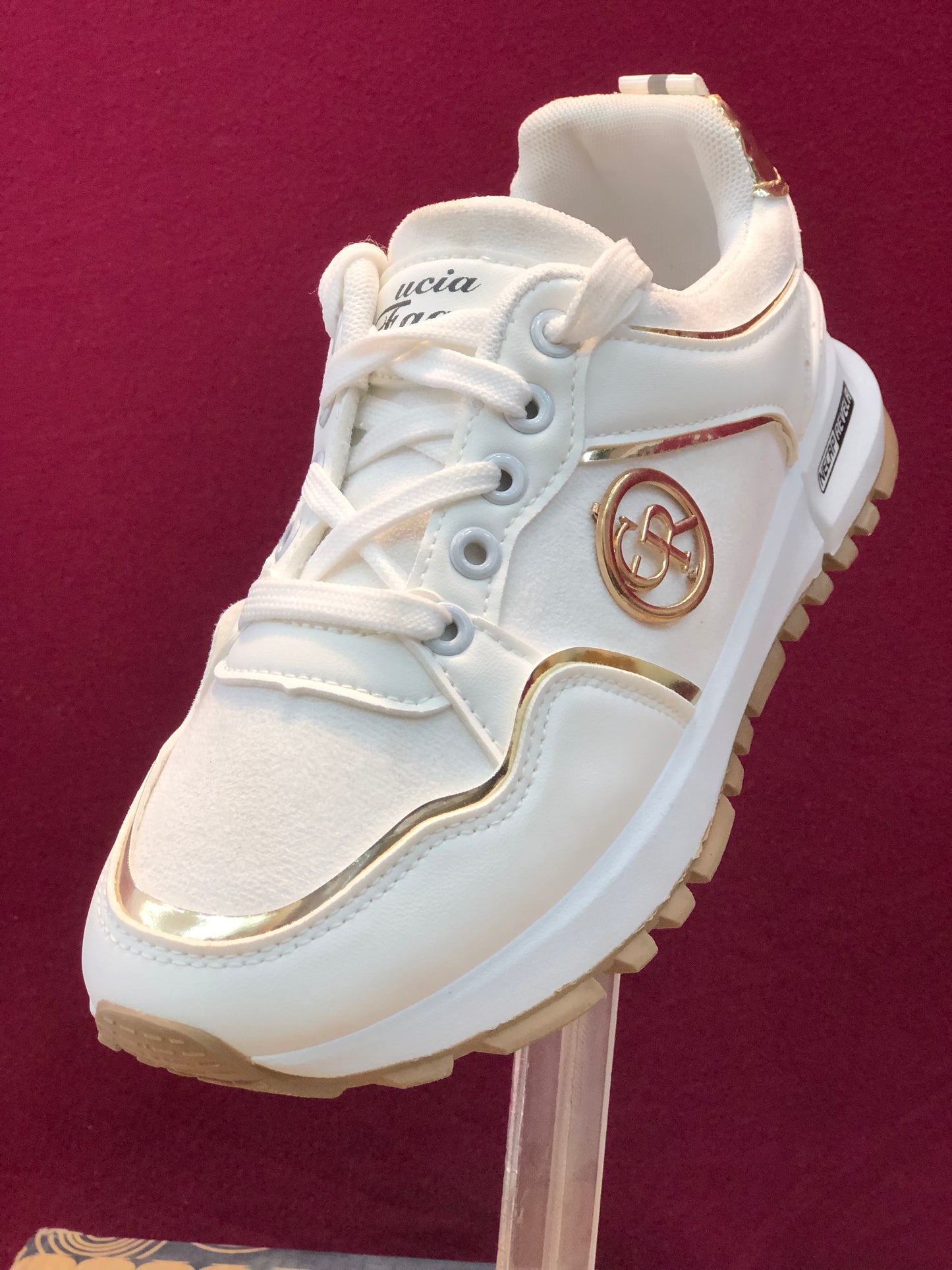 White Sneakers | Trendy & Fashionable Sneakers